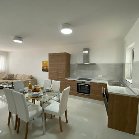 Sunshine Apartments Mellieha - Modern Three Bedroom Ground Floor Apartment With Yard Eksteriør billede
