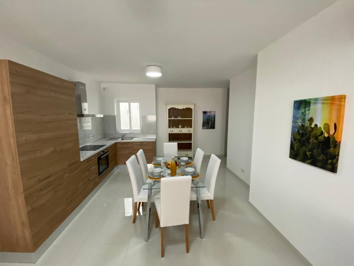 Sunshine Apartments Mellieha - Modern Three Bedroom Ground Floor Apartment With Yard Eksteriør billede